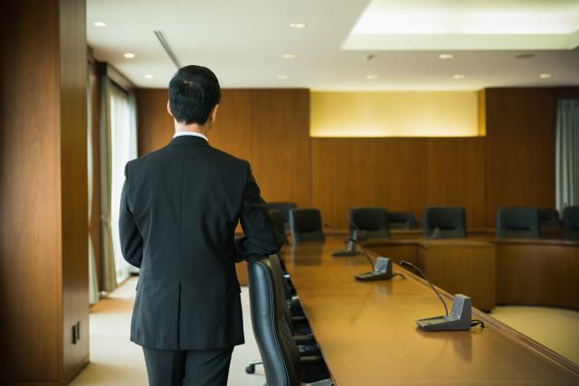 会議室の上座・下座はどこ？レイアウト別の席次を図解で解説
