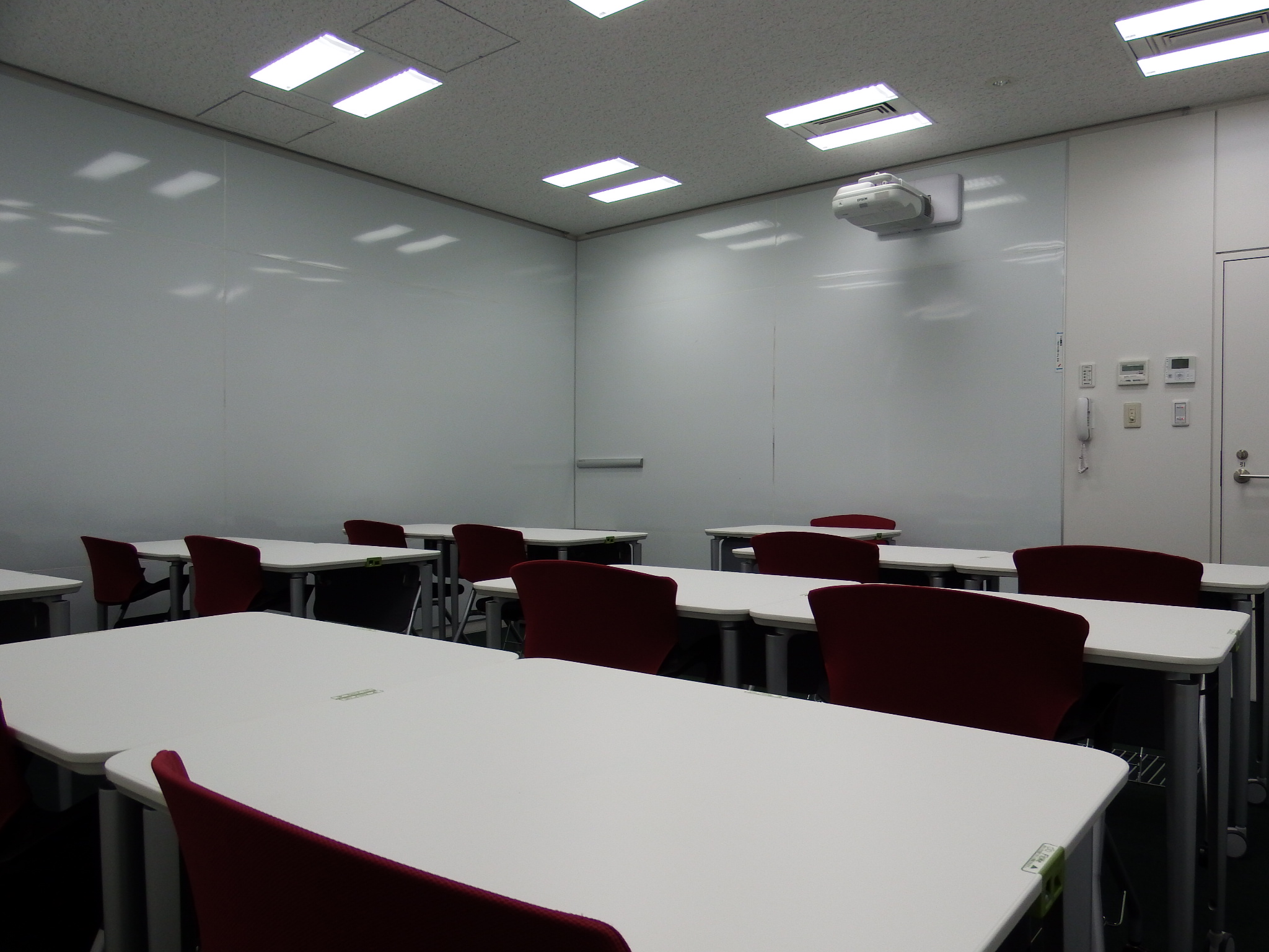 8階 クリエイティブルーム 802 東京都内の貸会議室ならエッサム神田ホール