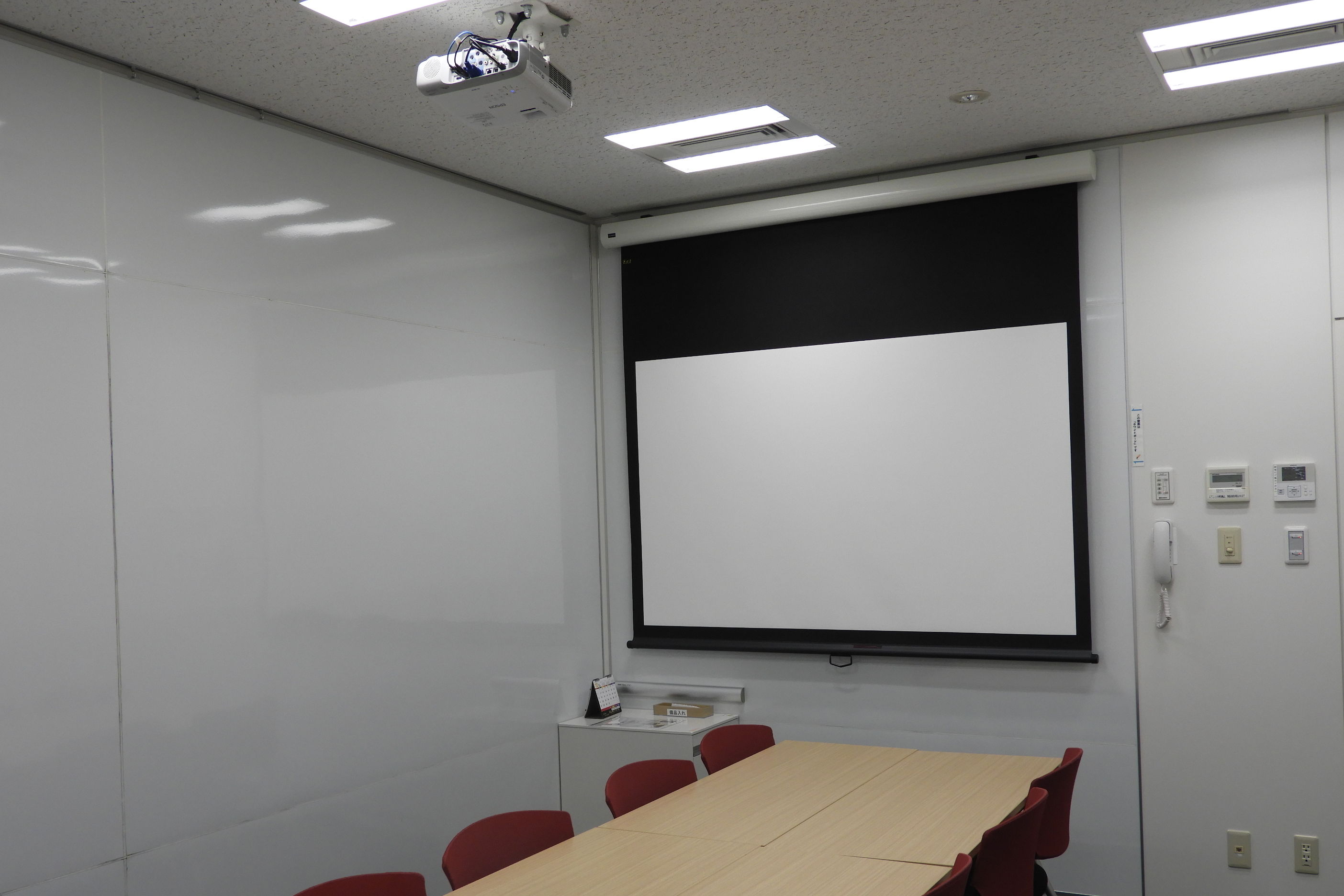 8階 小会議室 804 東京都内の貸会議室ならエッサム神田ホール 8階 小会議室 804 東京都内の貸会議室ならエッサム神田ホール